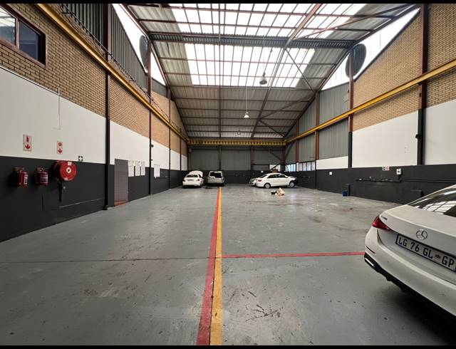 544M² WAREHOUSE TO LET IN ROOIHUISKRAAL
